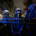 La policía se desplegó el viernes por la noche alrededor de la Corte Constitucional