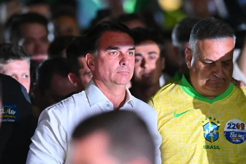 Flavio Bolsonaro aterriza en Florida, Estados Unidos: se autoproclama "líder de Brasil"