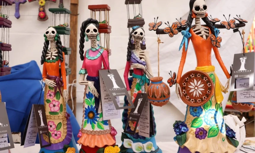 Autoridades invitan a visitar el tradicional Tianguis Artesanal de Pátzcuaro y la Feria Nacional Artesanal y Cultural de la Catrina, en Capula.