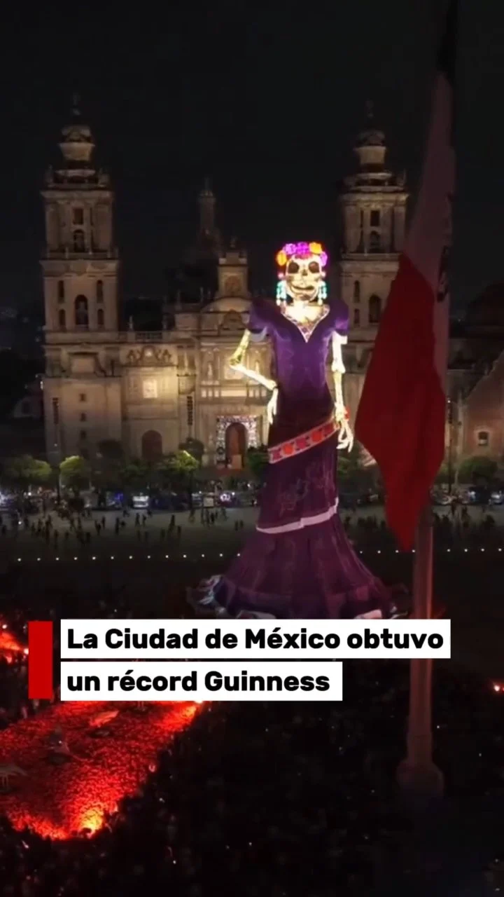 Catrina monumental en el Zócalo